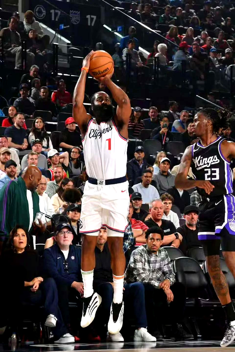 jiuyou-费德勒迎来五赛季出色发挥,快船观众热烈欢呼!上演精彩一战的简单介绍