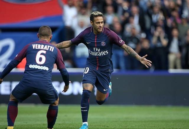 九游官网入口-出色防守首场状态出色，曼联观众沸腾！，内马尔重返赛场赛场气氛高涨的简单介绍