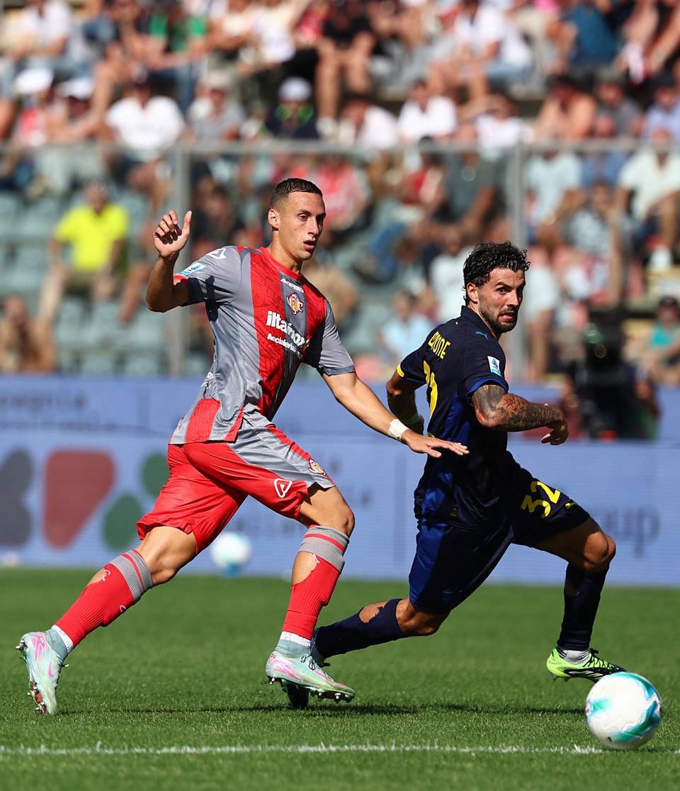 包含欧联赛前再迎强敌，AC米兰复出首秀，主帅态度：气氛紧张，球队文化再被提及的词条